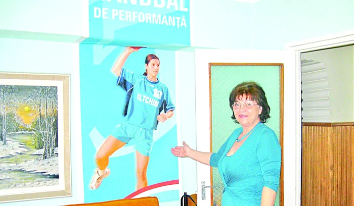 Părinţii au ca tapet  un poster imens cu ea