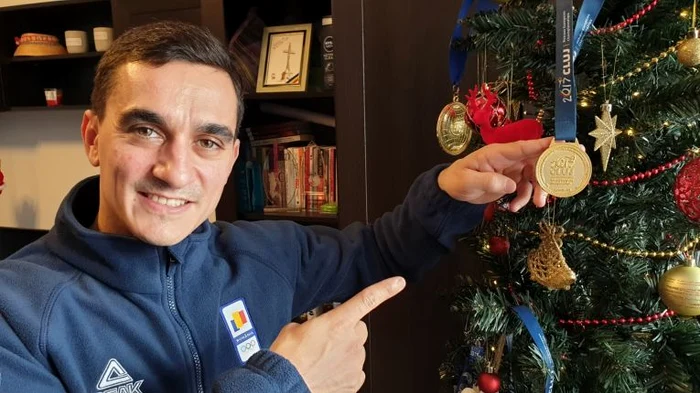 Marian Drăgulescu a împodobit bradul de Crăciun