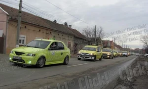 Taximetristul Florin Panea, ucis de un client, a fost condus pe ultimul drum  (Foto: Ştefan Both) jpeg