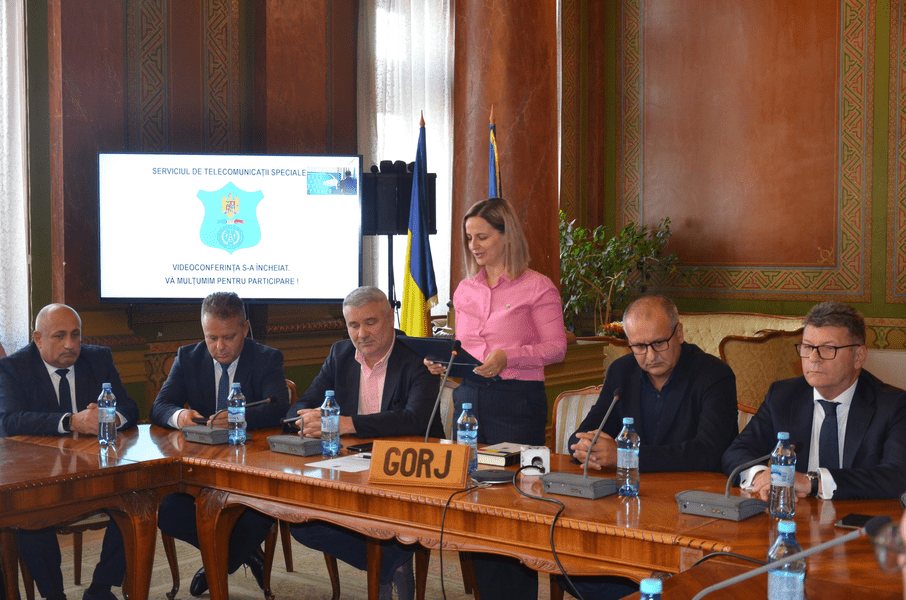 Noul prefect de Gorj, Cristina Cilibiu, învestit în funcție. Alături de ea s-a aflat cumnatul, senatorul Ion Iordache