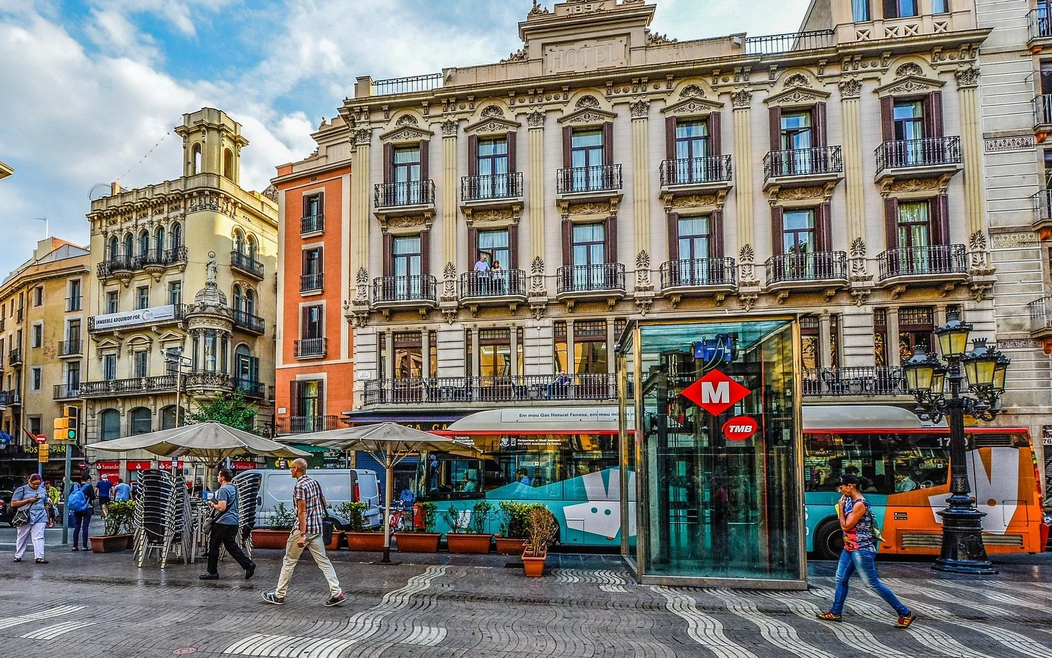 Românii din Spania pot primi 600 de euro pentru fiecare copil în 2026: cine poate beneficia de ajutor