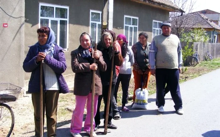 În anumite localități, asistații social sunt scoși la muncă în folosul comunității