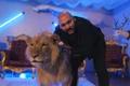 dani mocanu si un leu jpg
