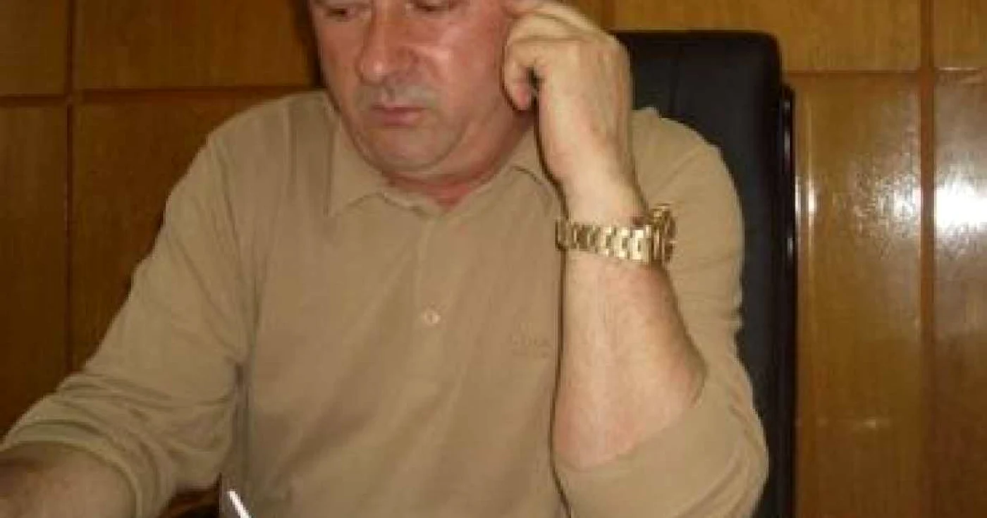 Primarul Dorin Filip spune că activitatea din instituţie nu va fi afectată după disponibilizări 