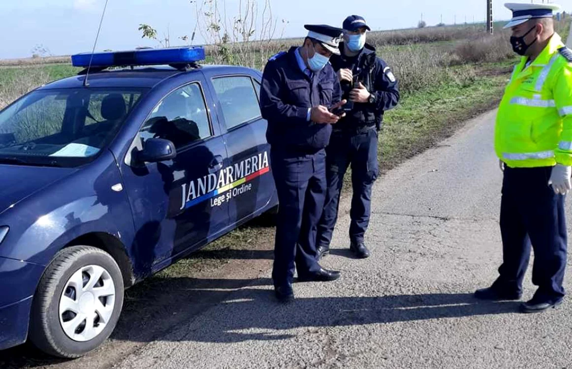Forţele de ordine s-au aflat zilnic la intrarea în localităţile carantinate FOTO Jandarmeira Timiş