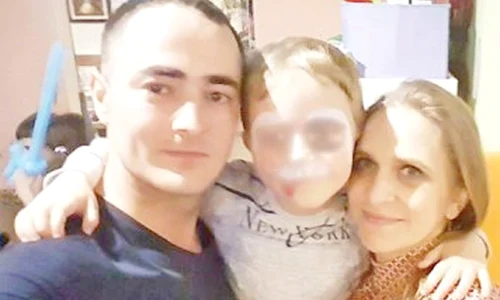 Ianis era singurul  copil al familiei  Mahu jpeg