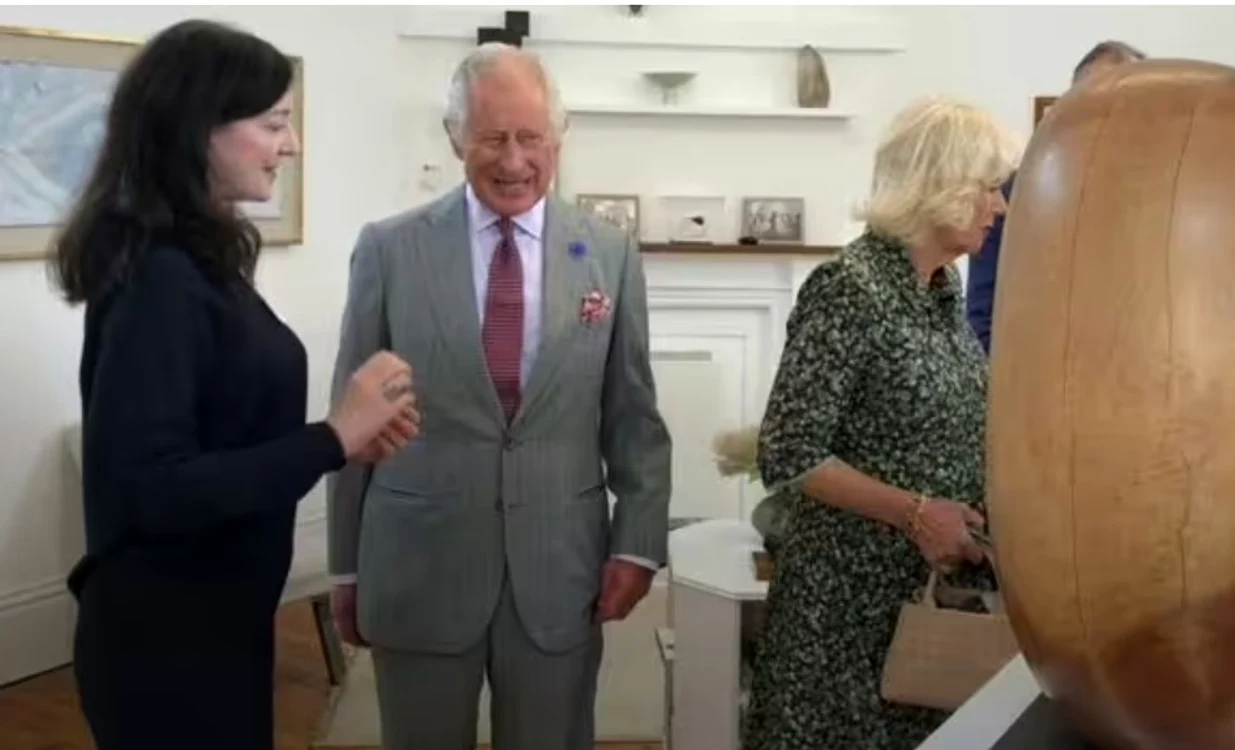 Geanta Reginei Camilla jpg