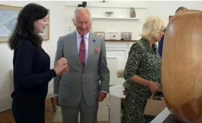 Geanta Reginei Camilla jpg