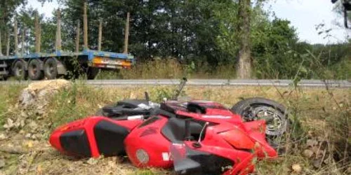 Reşiţa: Un motociclist a murit, după ce a intrat cu viteză într-un stâlp