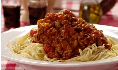 sos de rosii si carne pentru paste jpeg