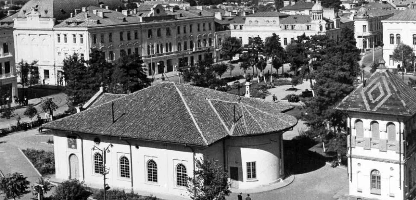 Biserica poartă hramul Sfinţilor Arhangheli Mihail şi Gavril, după numele prinţului rus Mihail Romanov, eliberatorul Brăilei de sub ocupaţie turcească