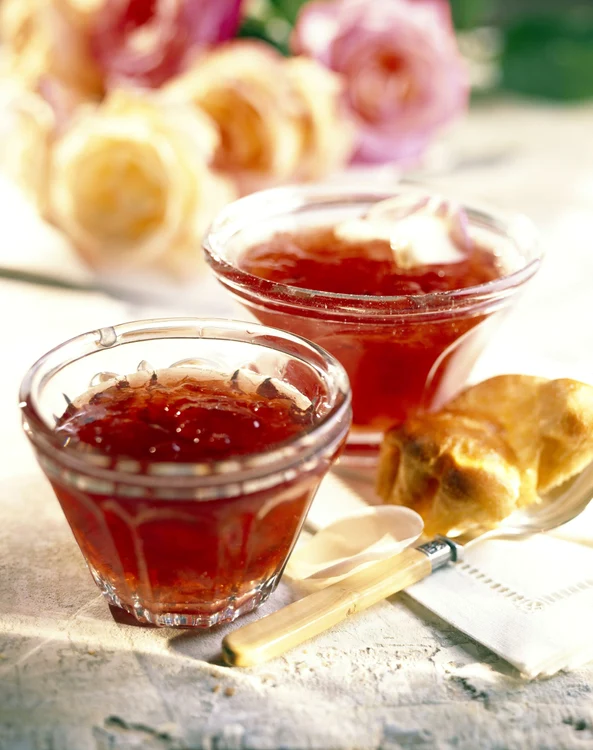 
    Dulceaţă de trandafiri  