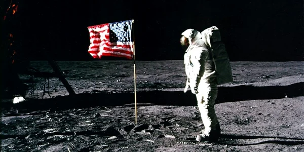 Steagul american pe Lună / FOTO Profimedia