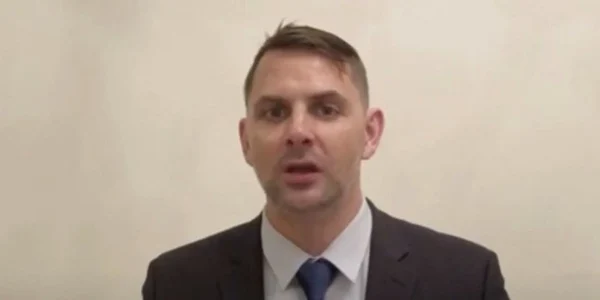 Peter Debbins FOTO captură video Youtube