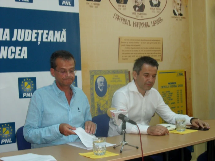 Deputaţii PNL de Vrancea Nini Săpunaru şi Florin Secară