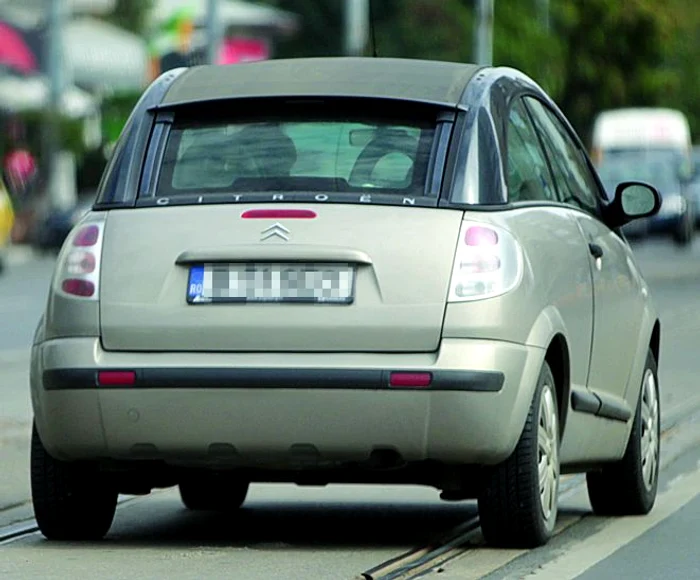 
    Gina a rămas şi fără iubit, şi fără maşină  