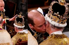 Încoronare, William îl sărută pe Charles pe obraz, GettyImages PNG