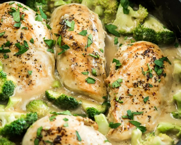 pui cu broccoli in sos de usturoi jpeg