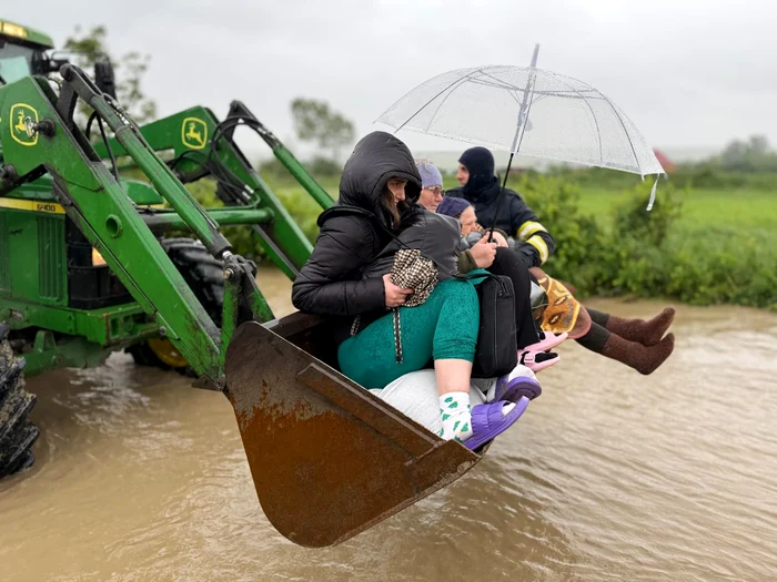 Oameni duși în cupa buldozerelor FOTO ISU Botoșani