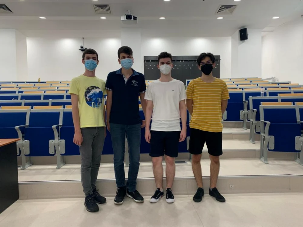 Cei patru compoennţi ai lotului naţional de Chimie FOTO edupedu