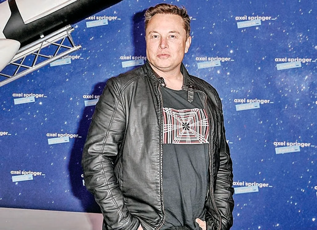 
    Elon Musk,  50 de ani  