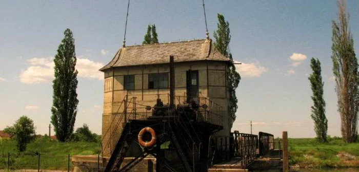 Ecluza de la Sânmihaiul Român a fost construit în anul 1909 FOTO Wikimapia