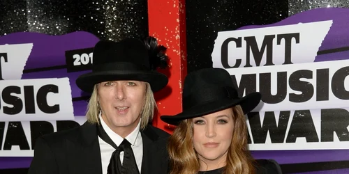 cantaretii lisa marie presley si michael lockwood divorteaza foto guliver/getty images