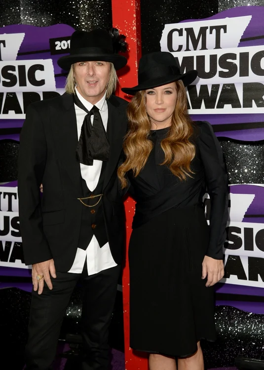Cântăreţii Lisa Marie Presley şi Michael Dean Lockwood au împreună două fetiţe FOTO Guliver