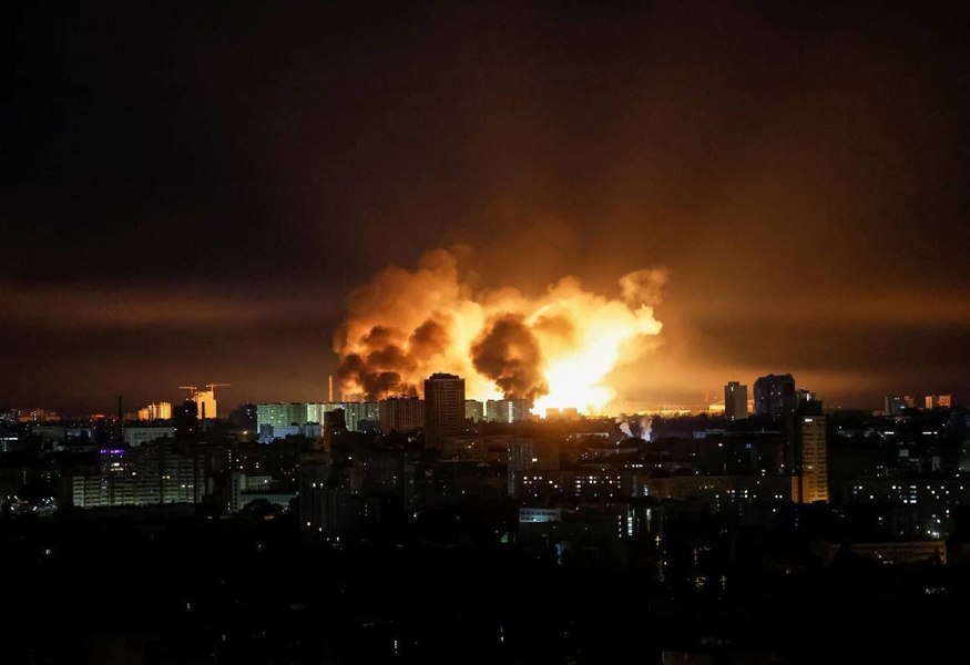 Noapte de foc la Kiev: un atac rusesc cu drone a provocat incendii și pene de curent în capitala Ucrainei. Mai multe persoane au fost rănite