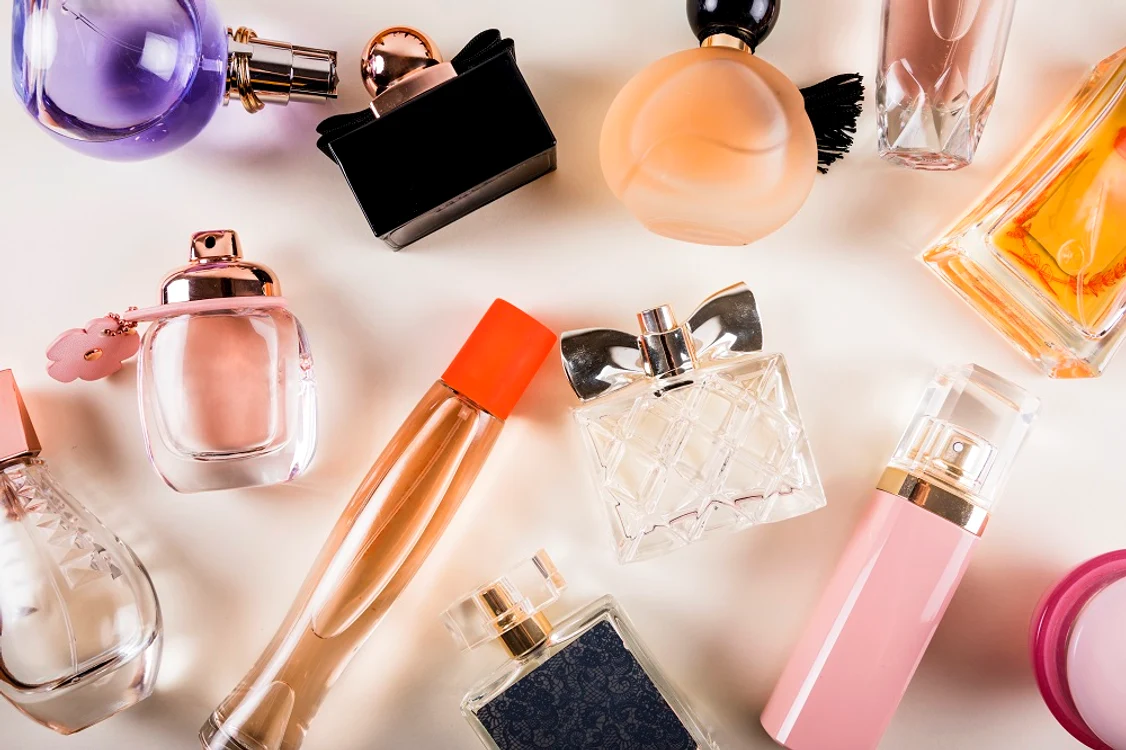 
    Care sunt cele mai importante aspecte de care să ții cont atunci când alegi și când aplici un parfum  