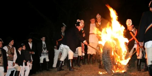 roata in flacari sinca noua