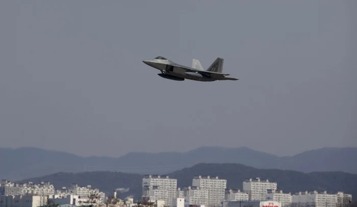 Pentagonul a desfăşurat avioanele de ultimă generaţie F-22 în principalele zone de conflict/ Foto: EPA