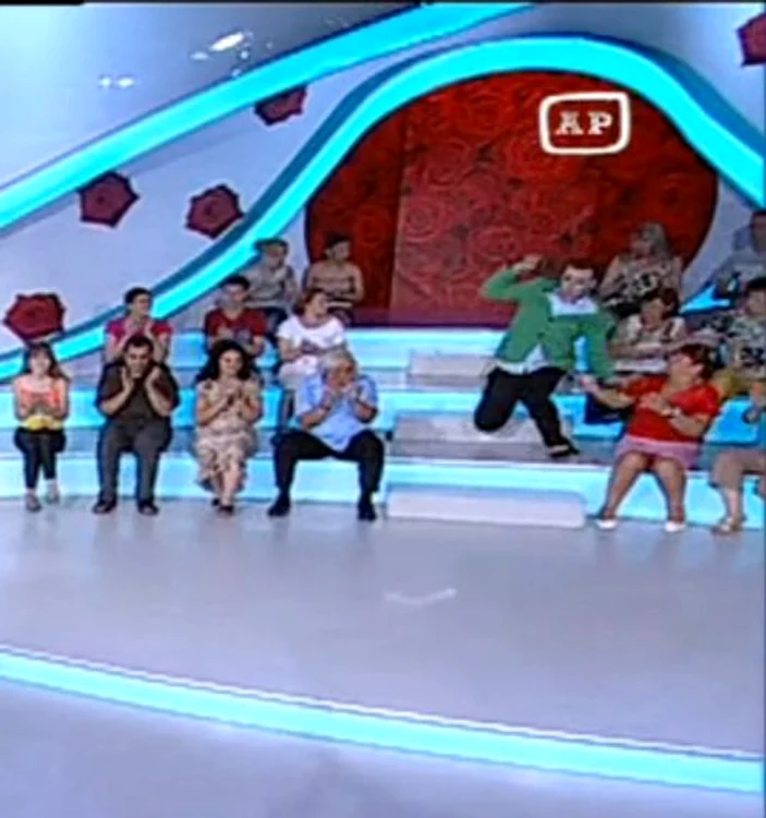 Keky a căzut când a intrat în platoul emisiunii (captură: Antena 2)