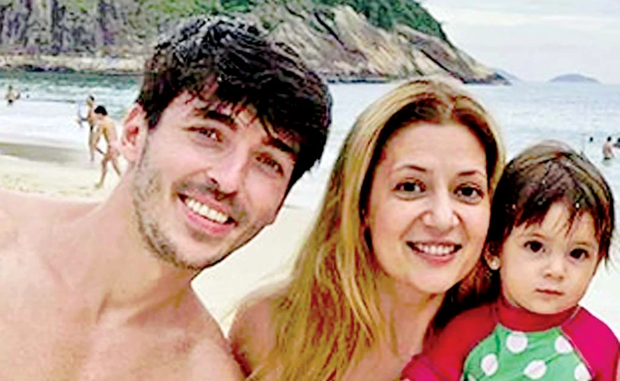 Amalia Enache alături de Claudiu Anghel şi micuţa Alma