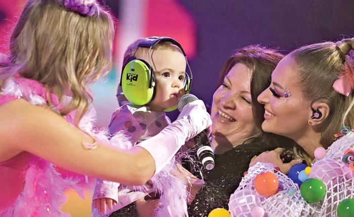 
    A făcut show cu Nick, fostul ei coleg din trupa N&D  