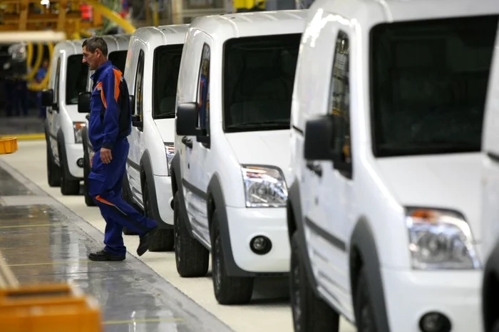 Pe porţile uzinei din Bănie ies zilnic 85 de automobile marca Ford Transit