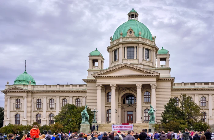 Proteste la Belgrad. Foto: Shutterstock