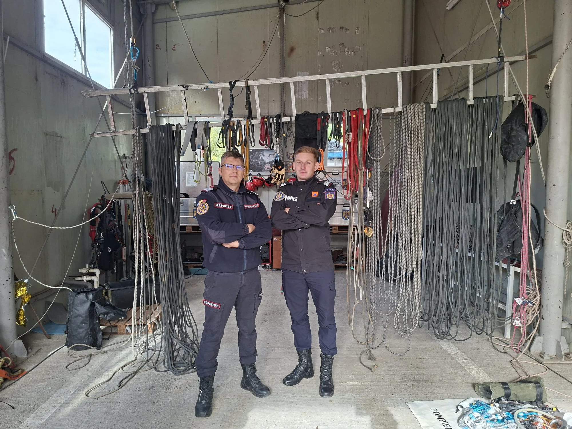 Performanțele unuia dintre cei mai buni salvatori din lume. Cum se antrenează pompierul care coordonează cea mai buna echipa de alpiniști de intervenție din România