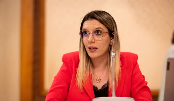 diana buzoianu Foto FB jpg
