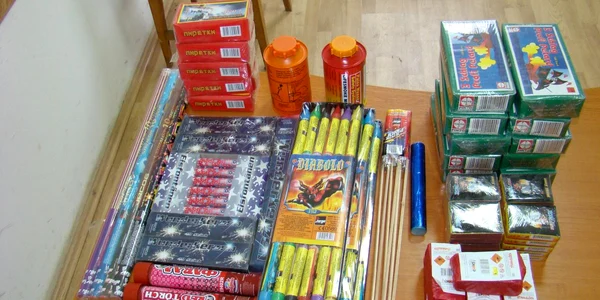 Astfel de materiale pirotehnice sunt interzise de lege