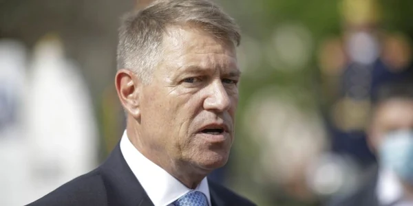  Klaus Iohannis la monumentul dedicat Mineriadei din 13-15 iunie 1990 şi la Monumentul Kilometrul zero al democraţiei în Bucuresti  11 iunie 2020 FOTO  Inquam Photos / George Calin
