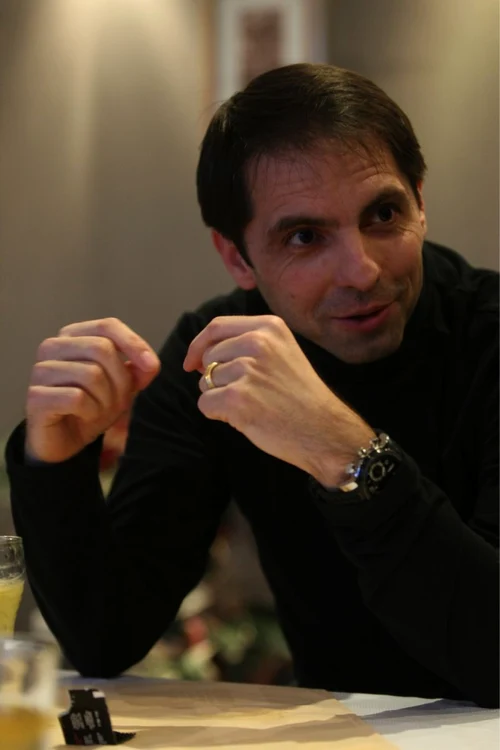 
    Dan Negru  