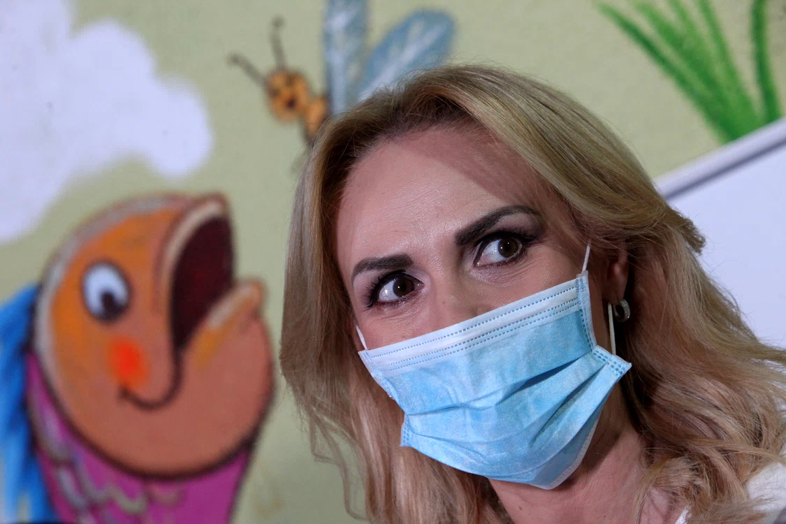 Gabriela Firea, în august 2020. Ridurile din jurul ochiului sunt evidente. Foto: Sever Gheorghe