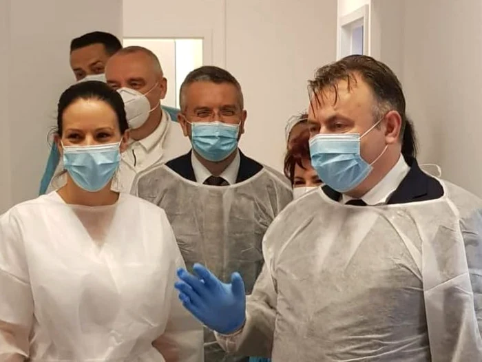 Ministrul (primul din dreapta) a vizitat Spitalul Judeţean Alba