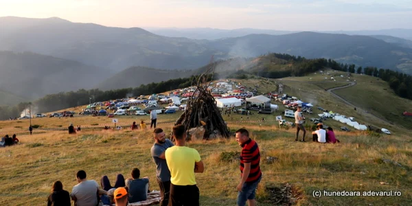targul de fete de pe muntele gaina foto daniel guta