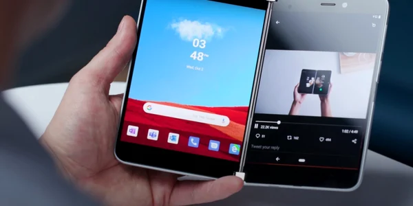 Microsoft Surface Duo smartphone pliabil