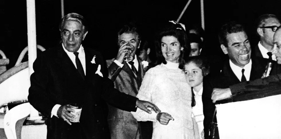Jackie Kennedy în rochie Valentino Garavani la nunta ei cu Aristotel Onassis in 1968 GettyImages 2096667 jpg