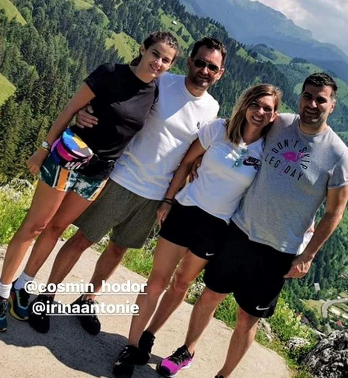 Simona Halep, împreună cu Toni Iuruc, iubitul ei, și de prietenii lor, Cosmin Hodor și Irina Antonie