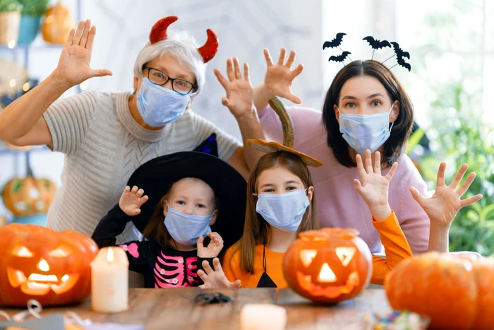 Academia Americană de Pediatrie, s-au grăbit să ofere sfaturi elaborate legate de organizarea peterecerilor de Halloween, în condiţii de pandemie