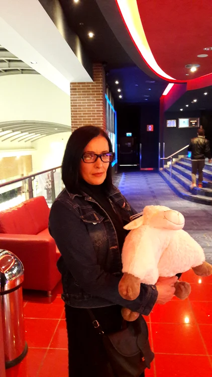 Mama lui What's Up a mers la cinema pentru a fi alături de fiul ei